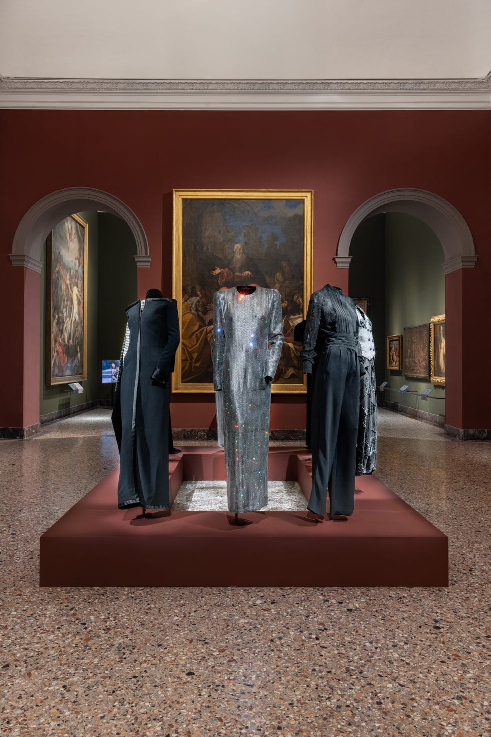 展覧会「giorgio armani: milano, per amore」のイメージ