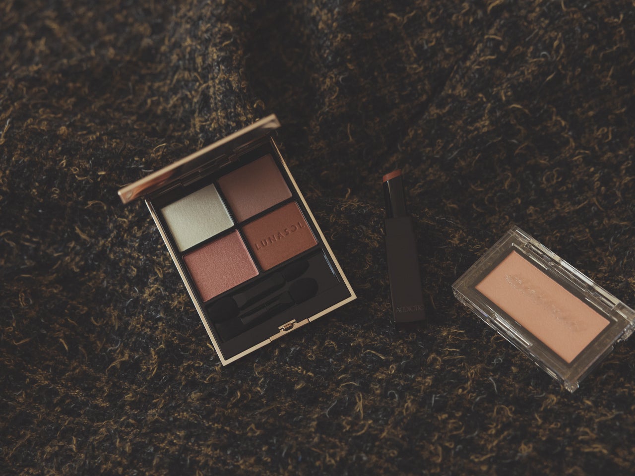 ルナソルの秋色アイカラーパレット、アディクションのリップとチーク
