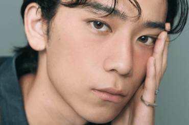 僕らの秋顔はチークで作る。メイク初心者メンズでも簡単に挑戦できる、旬の自然な血色感をプロが指南 メンズノンノウェブ | MEN'S NON-NO WEB