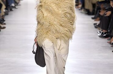 【ルック】ボッテガ・ヴェネタ SUMMER 2026発表。“工房”の原点に立ち返る60周年の序章、ルイーズ・トロッターが紡ぐ現在形 | FASHION