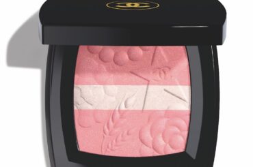 無限に広がる宇宙の美しさを表現。シャネルの2025年ホリデー限定メイクアップコレクションに注目 | Vogue Japan