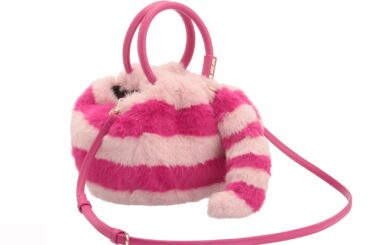 マリークワント『アリス イン ワンダーランド』ふわふわチェシャ猫バッグ＆アリス柄カーディガン - ファッションプレス