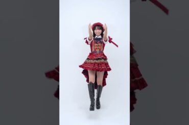 【発売から8年】20周年衣装 で  #好きなんだ 💬♥️8年前の2017年8月30日に『#好きなんだ』が発売💿#山内瑞葵 @zukky_48 🧡au × AKB48 20th Year