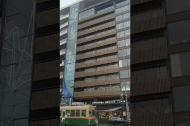 tssテレビ新広島土曜深夜放送中!!日向坂46竹内希来里の地元できらるロケで訪れた広島おりづるタワー(あの車両が通過!!)