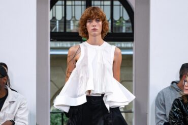 sacai 2026年春夏コレクション - ハイブリッドが織り成す躍動する装い - ファッションプレス