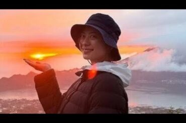 ☀️ 山下リオ、33歳の誕生日に見せた“朝日の微笑み”が美しすぎる…#山下リオ #誕生日 #女優 #朝日 #日の出 #インスタグラム #芸能ニュース #心に響く瞬間 #癒し映像 #美しい時間