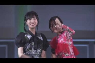 カメラ目線を決める伊藤美来さん・佐倉綾音さん・水瀬いのりさん 「五等分の花嫁 5th Anniversary EVENT」横浜アリーナ 2024