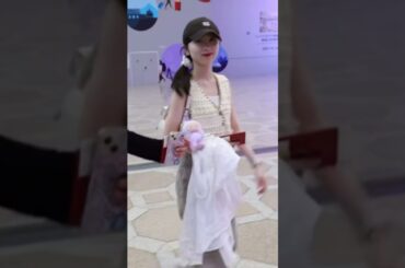 ミイヒちゃんラブブつけて出国✈️ かわいい🫶#NiziU #니쥬 #ミイヒ #miihi #미이히