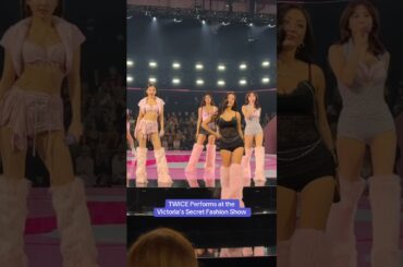 #TWICE Performs at the Victoria's Secret Fashion Show #NAYEON #ナヨン #MOMO #モモ #JIHYO #ジヒョ #TZUYU #ツウィ