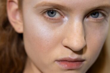 シュウ ウエムラが、パリ ファッション ウィークにて、UJOHのショーでバックステージメイクアップを担当 | 日本ロレアル株式会社のプレスリリース