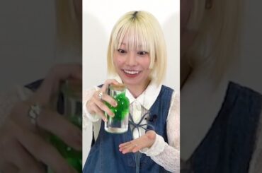✨カエデみたいにポーション生成！？✨　カエデ役の #本渡楓 さんに、一瞬で色が変わるポーションを「生成」していただきました！　　みなさんも是非「生成」をお試しください　　　　#ポーションアニメ