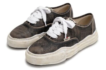 メゾン ミハラヤスヒロ“削り出し”レザーアッパーのユーズド風スニーカー - ファッションプレス