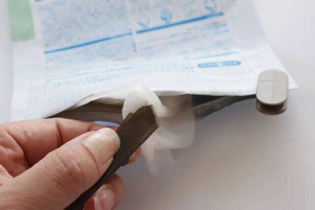 ダイソーのフェイスマスク用トング チャック袋スライダー付き2