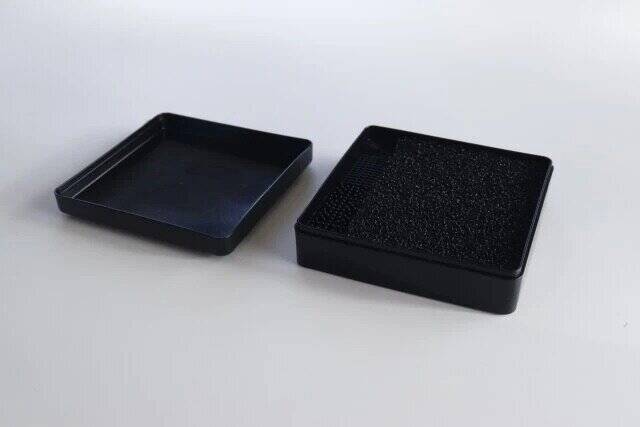 ダイソーのメイクブラシドライクリーナー1