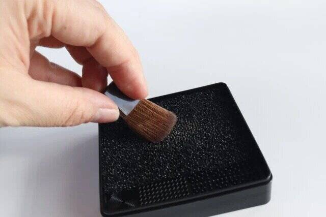 ダイソーのメイクブラシドライクリーナー2