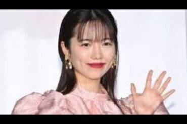 島崎遥香、ミニスカ×透けタイツ黒コーデ 母親とアフタヌーンティーへ「リングは母のおさがり」