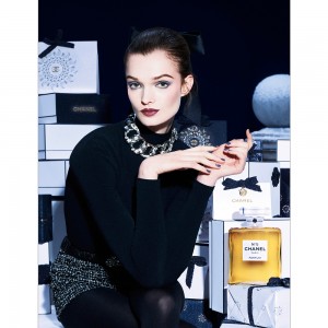 CHANELよりホリデーのメイクアップコレクションとフレグランスコレクション、ホリデーセット、9色アイシャドウパレットが登場！