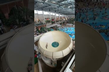 【大分】こんなウォータースライダー見たことある！？#大分県 #旅行 #プール #shorts