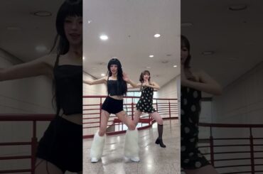 Air challenge by Yeji x Chaewon #shorts #itzy