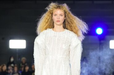 エンフォルド 2026年春夏コレクション - “理想の惑星”で共鳴する未知 [ページ1 / 全1ページ]