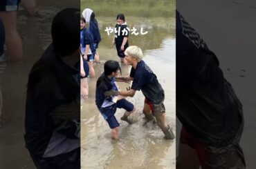 女子高生田んぼに落としてみたww