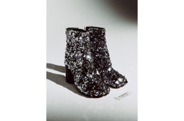 メゾン マルジェラ、ガラスビーズやスパンコールを刺繍した「タビ」シューズを発売