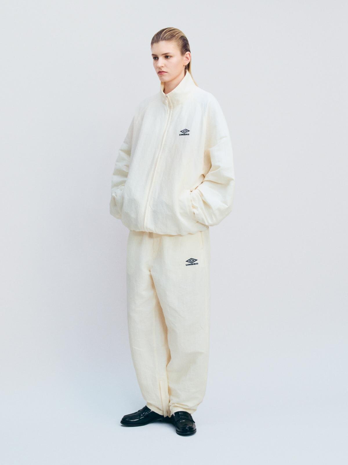 リネン/ナイロン トラックジャケット 70,400円 リネン/ナイロン トラックトラウザーズ 50,600円