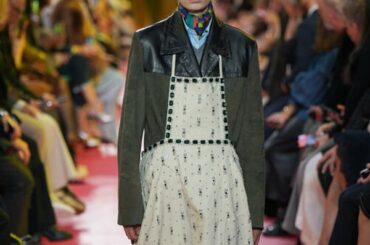 パリ・ファッションウィーク（月曜）：ミュウミュウ、コペルニ、トム ブラウン - FashionNetwork 日本