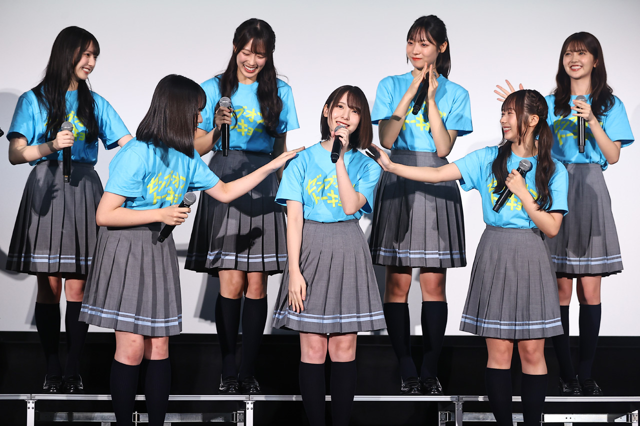 渡辺莉奈 初めての舞台挨拶に感慨で正源司陽子らからナデナデ！イジられてセリフ披露3