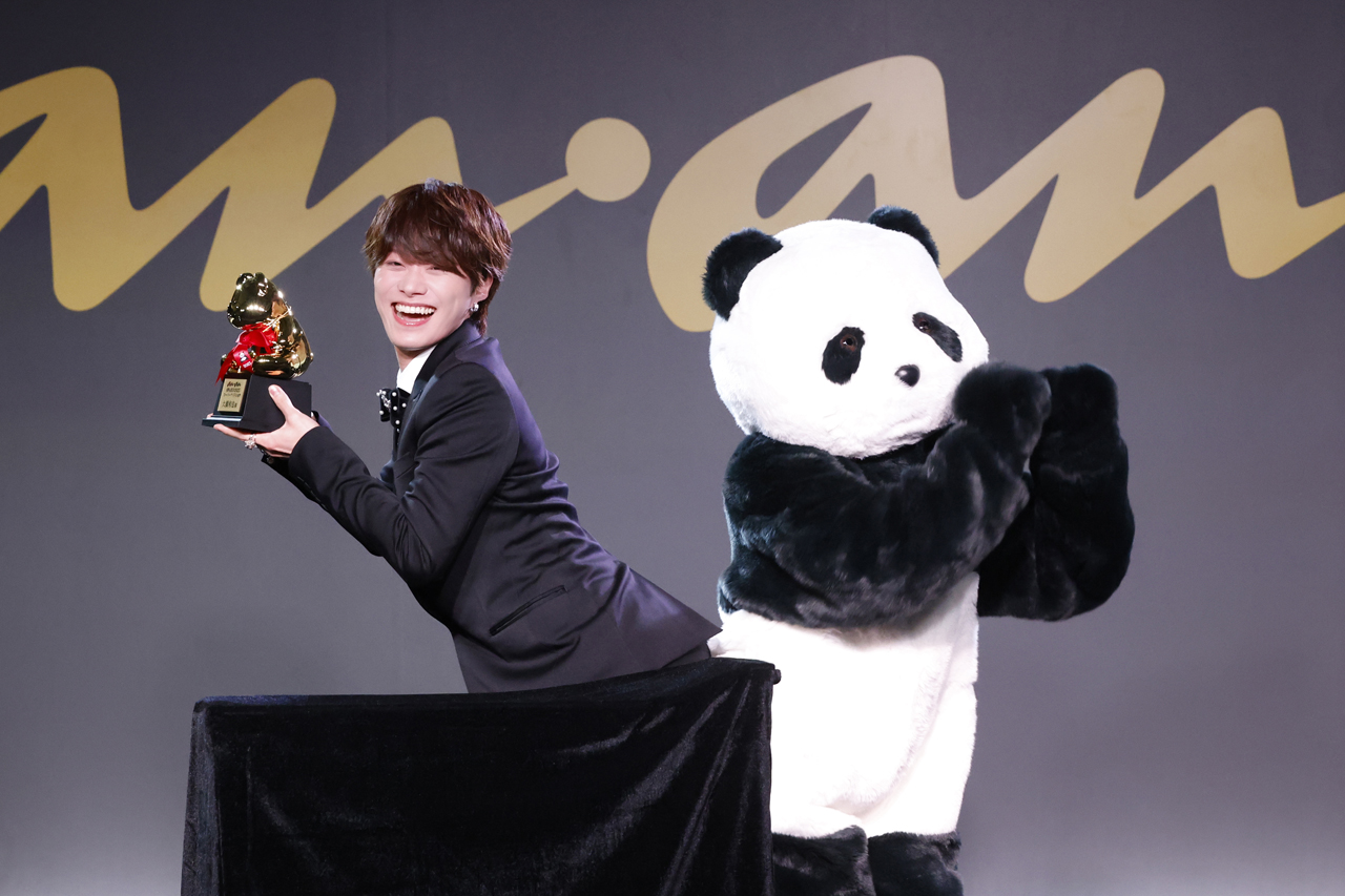 大橋和也「anan AWARD 2025」レッドカーペットで大人からニコニコアイドルまで変幻自在1