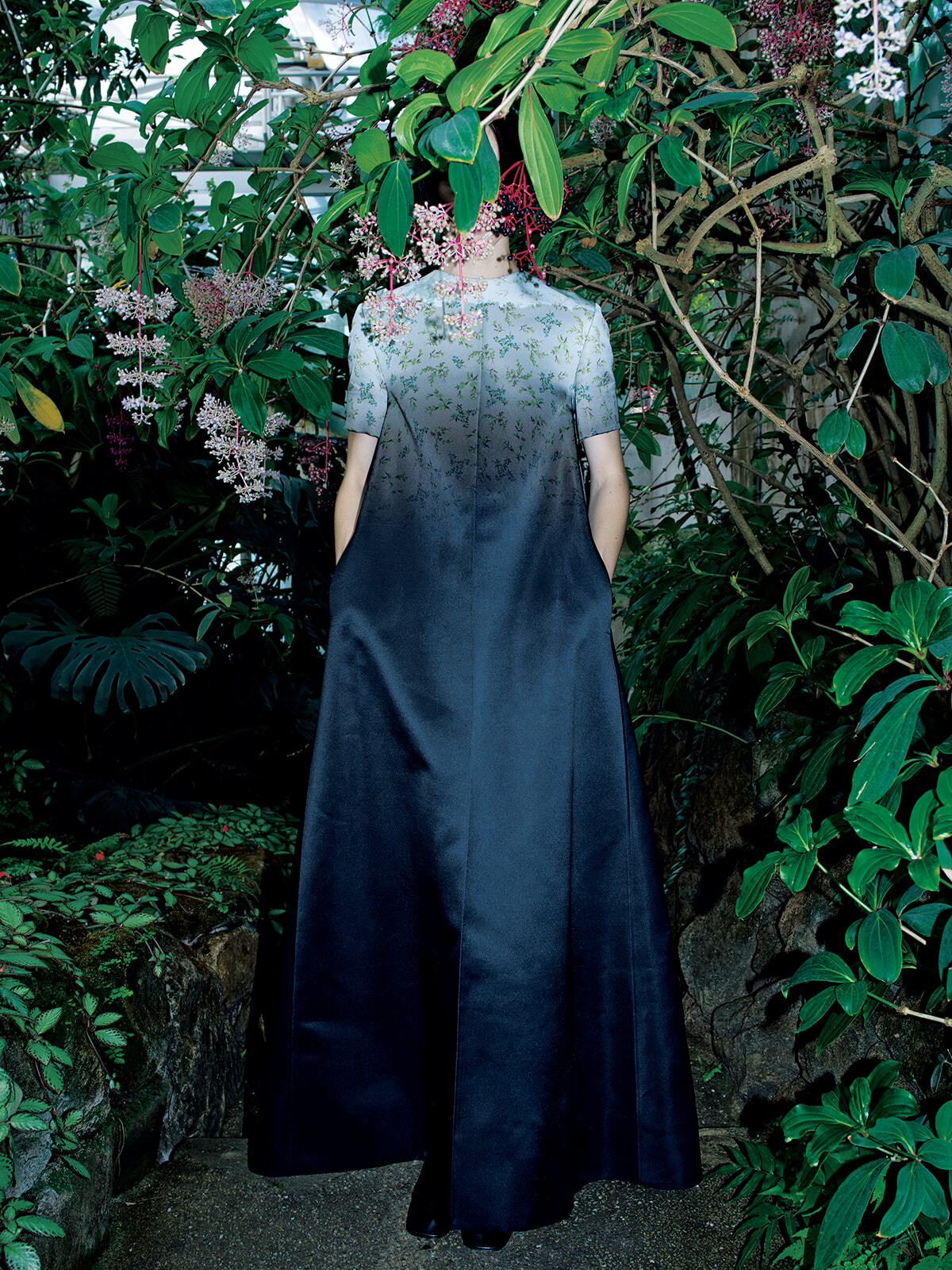 秋冬ファッションの幕開け、チェックと花柄どちらを選ぶ？