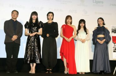 （左から）深田晃司監督、桜ひなの、小川未祐、齊藤京子、仲村悠菜、今村美月