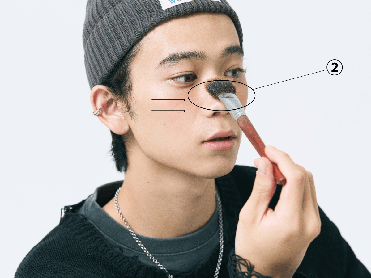 横側に広げるチーク やり方