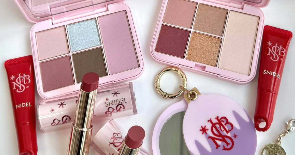 スナイデル ビューティのホリデーコレクションをスウォッチ! 「AFTER PARTY」がテーマ【クリスマスコフレ2025】 | マキアオンライン スナイデル ビューティのホリデーコレクションをスウォッチ! 「AFTER PARTY」がテーマ【クリスマスコフレ2025】 | マキアオンライン