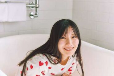 日向坂46河田陽菜、バスタブで“ちょこん” 2nd写真集先行カット第9弾公開【テイクオフ】 - au Webポータル