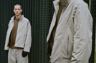 DESCENTE ALLTERRAINから、機能デザインを可視化させて動作により衣服内気候の最適化を図るウェア5型が新登場