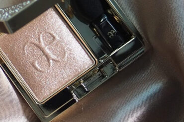 【秋コスメ】8/17発売！品よく艶めく「エレガンス プレジール アイズ」をレポート！【コフレ予約情報も】 | マキアオンライン