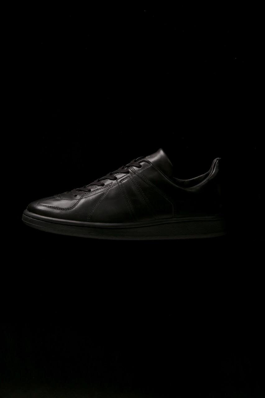 「インサイドアウト ジャーマントレーナー ホースハイド」39,600円