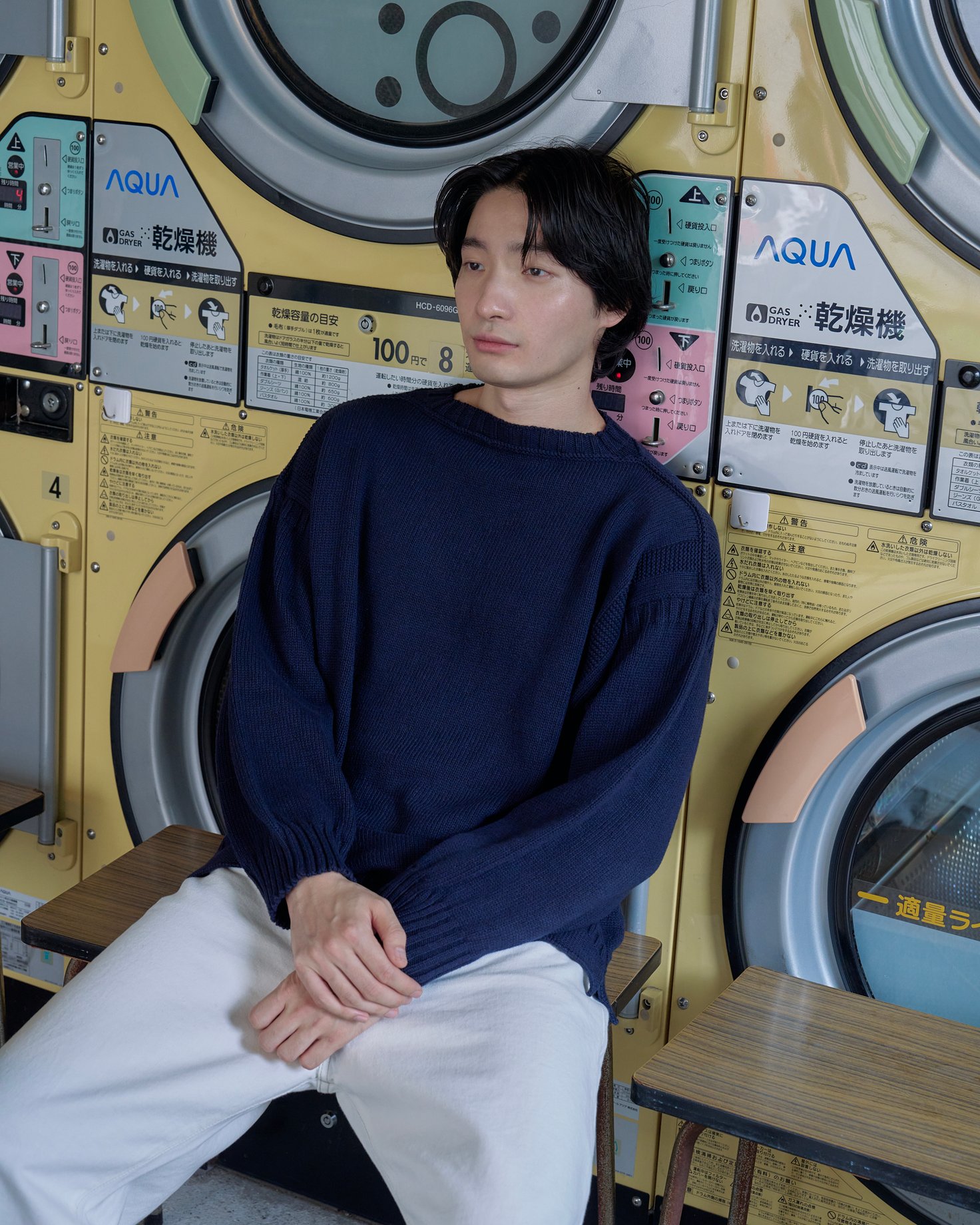 ユースオブザウォーターの洋服を着た男性モデル