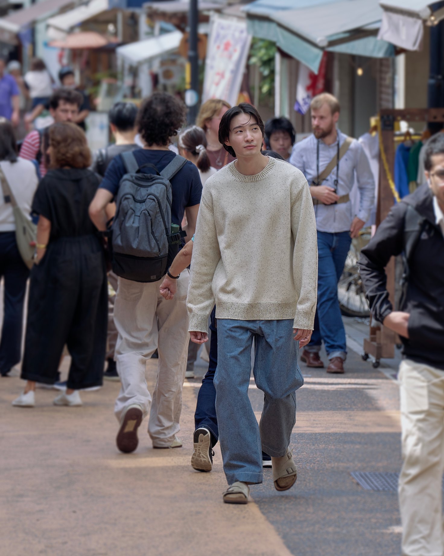 ユースオブザウォーターの洋服を着た男性モデル