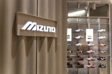 ミズノが4つの新店舗を都内にオープン！ ファッションシーンで高い人気を誇る、ミズノスポーツスタイルのシューズが集結します。 | news | HOUYHNHNM（フイナム）