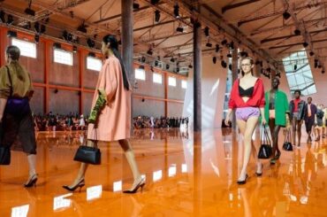 【ルック】プラダが2026年春夏レディスコレクションを発表。「BODY OF COMPOSITION」、服が語る新たな調和 (2025年10月3日) - エキサイトニュース