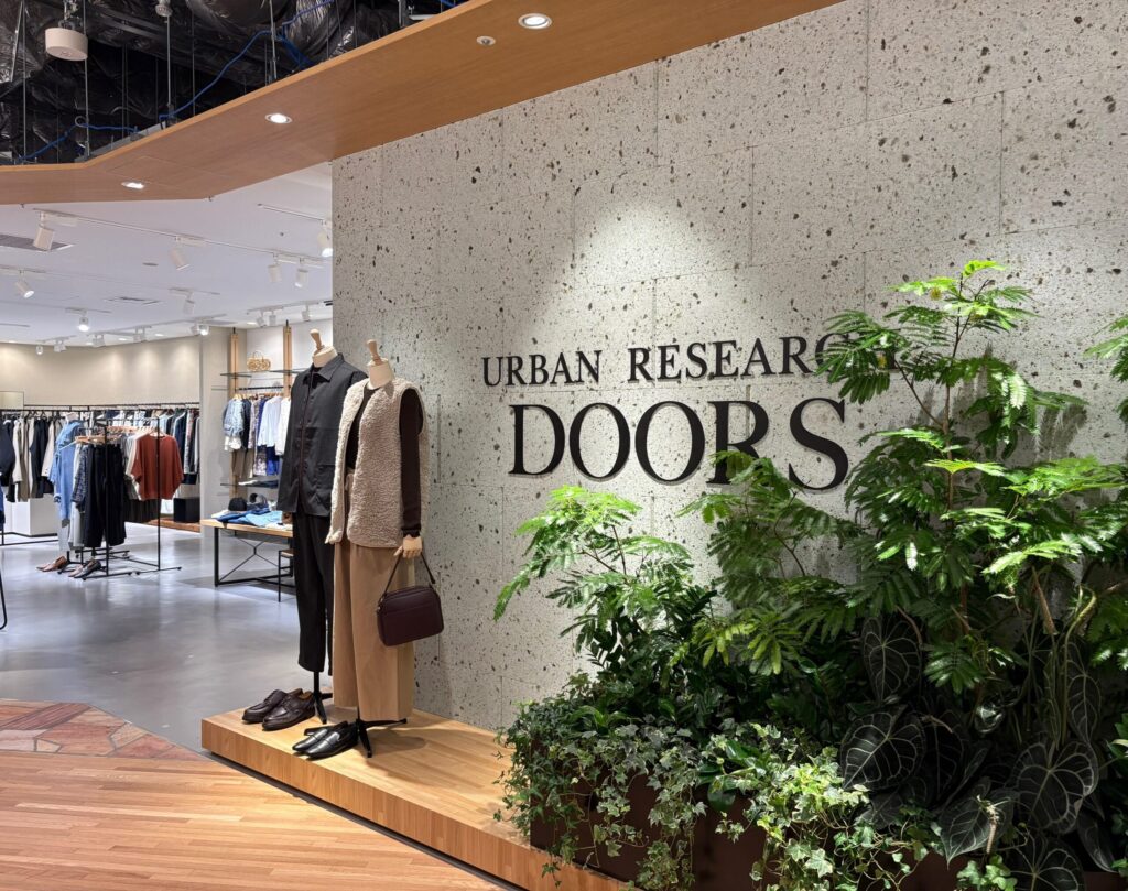 「URBAN RESEARCH DOORS」 ＠ニュウマン高輪 で秋の装いに、ときめきが止まらない！ | LEE