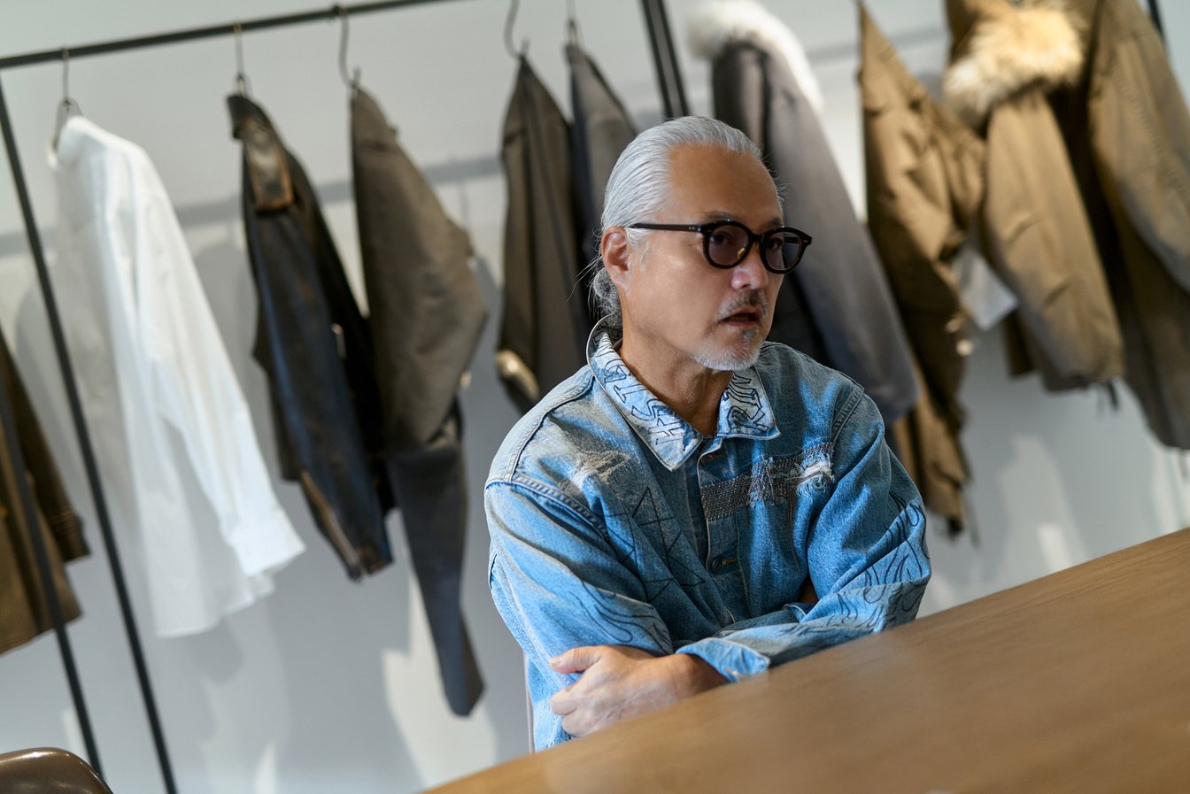 インタビューに答える森下公則