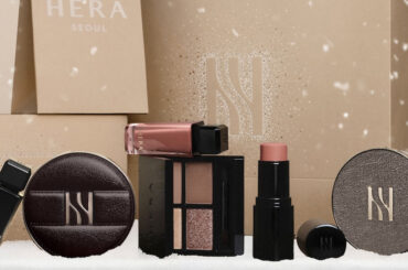【2025年クリスマスコフレ】韓国発「ヘラ」はグラムメイクアップルックがかなうグロスやアイパレットなど10アイテムを発売　ホリデー仕様のクッション専用ケースも - WWDJAPAN