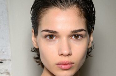 ゲラン・SK-Ⅱ・アルマーニの名品で叶える、2025年秋のラグジュアリースキンケア | Vogue Japan