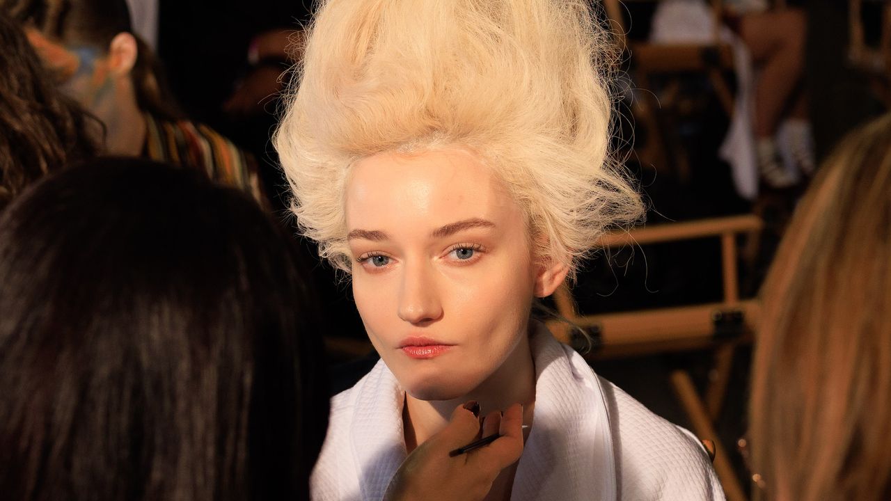 パット・マクグラスが手がけた「VOGUE WORLD」2025──200人のスターを変身させた美の魔法 | Vogue Japan