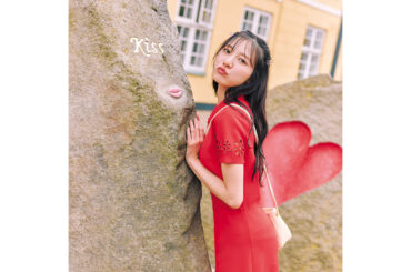 日向坂46 河田陽菜、キスマークのモニュメントと撮影された先行カット第8弾が公開 | ENTAME next