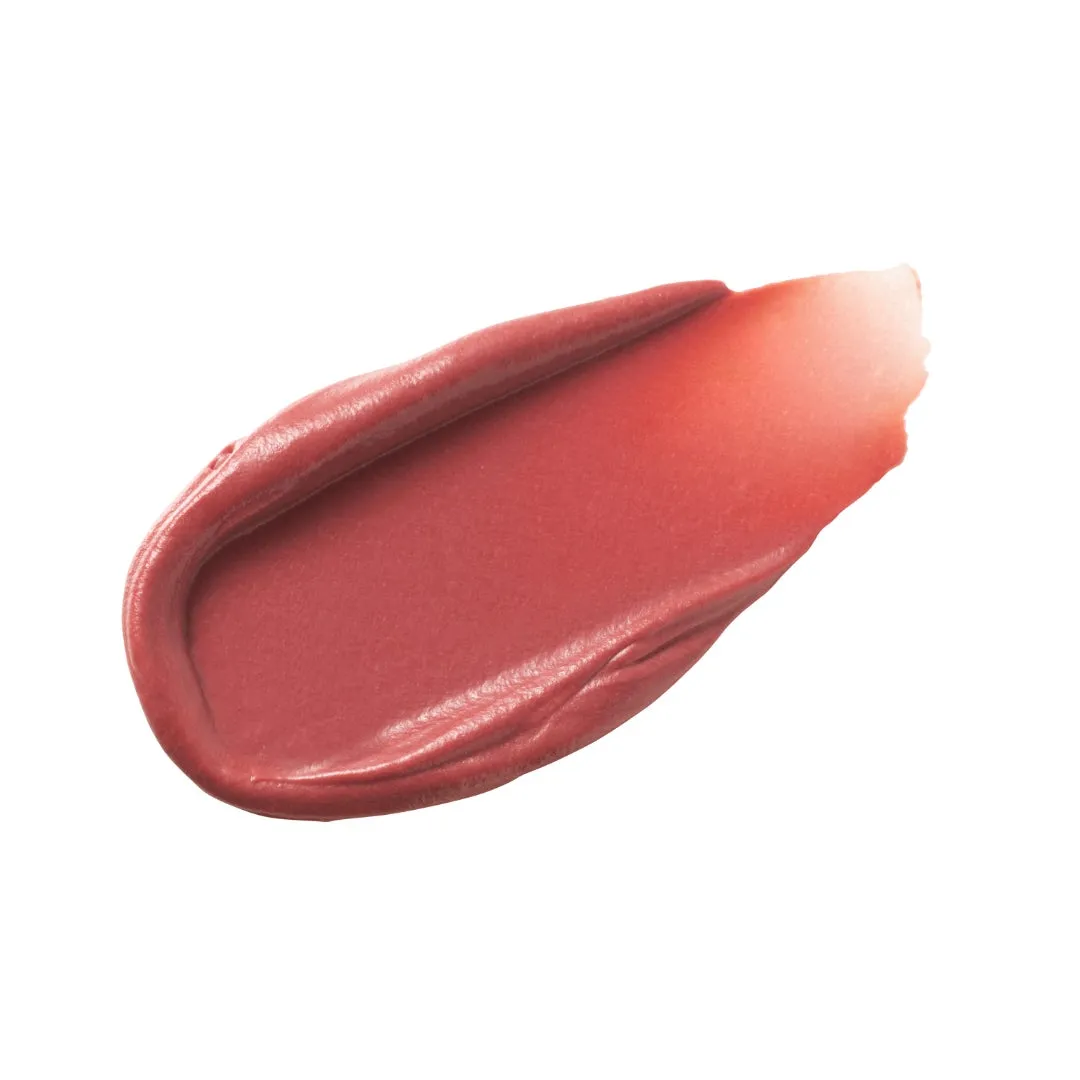 リップスティックの色見本。ピンクがかった赤色をしており、なめらかな質感。
