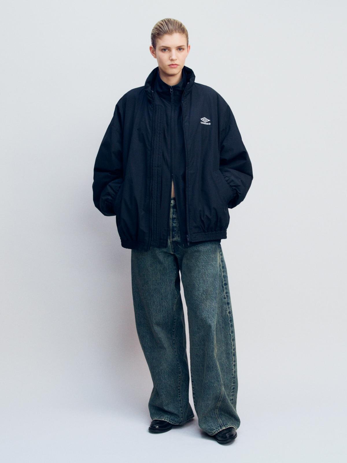 コットン/ナイロン ポプリン パデッドジャケット 92,400円 デフォーメーション ワイドデニムジーンズ 57,200円